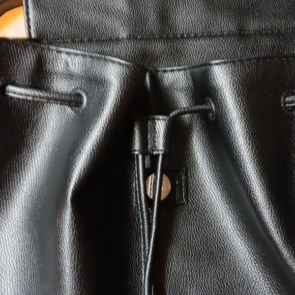 VS Backpack - Picture 2 of 6